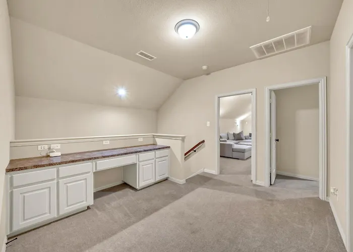 New Luxury Retreat With Skyline Views & Theater * Fort Worth