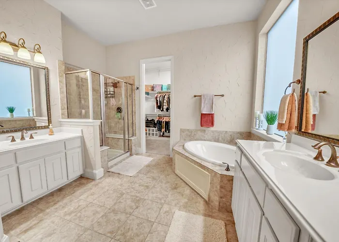 Holiday home New Luxury Retreat With Skyline Views & Theater Fort Worth