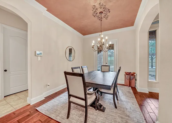 New Luxury Retreat With Skyline Views & Theater Fort Worth