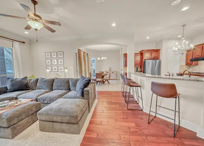 Holiday home New Luxury Retreat With Skyline Views & Theater