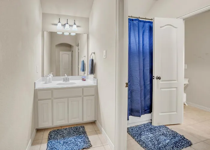 Holiday home New Luxury Retreat With Skyline Views & Theater Fort Worth