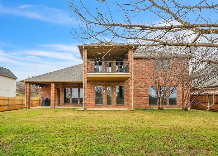 New Luxury Retreat With Skyline Views & Theater Holiday home