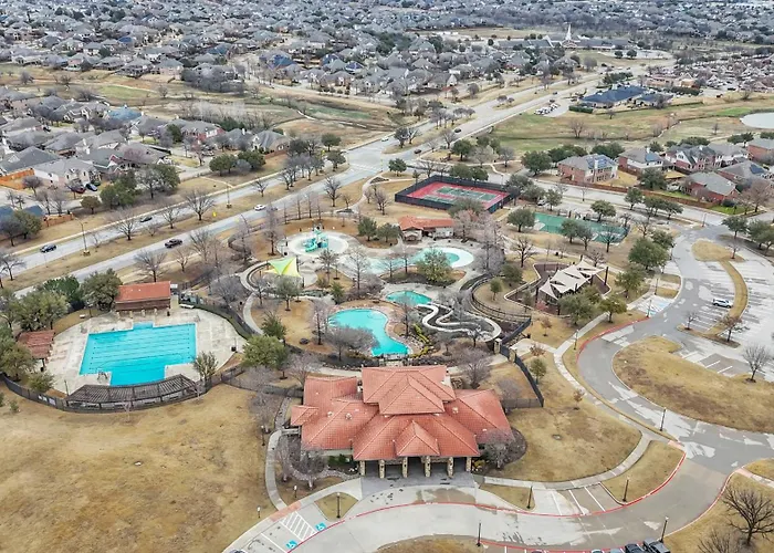 New Luxury Retreat With Skyline Views & Theater Holiday home