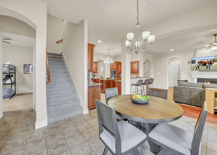 New Luxury Retreat With Skyline Views & Theater Fort Worth